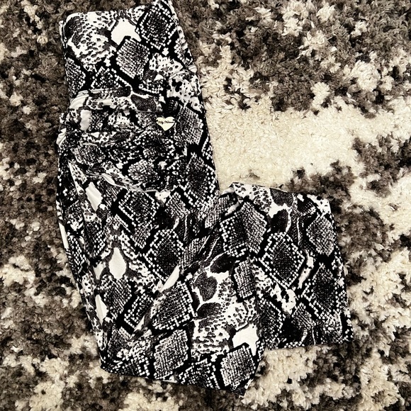 Cute Booty XXS Sold Out Snake Print Yoga Pants - Picture 2 of 5